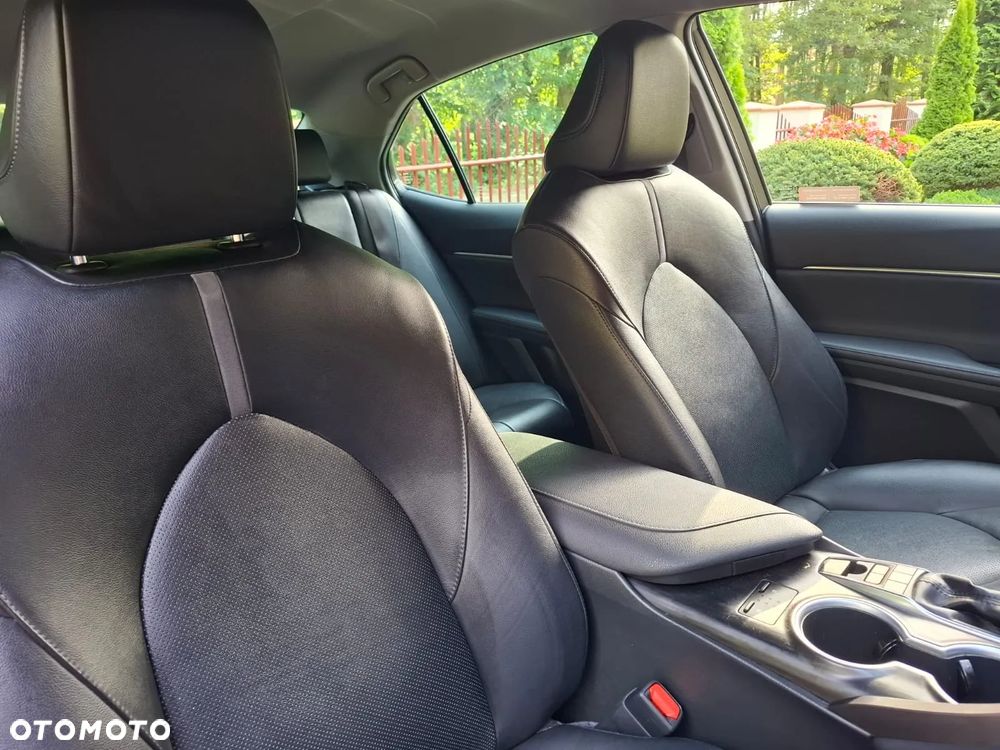 Toyota Camry 2.5 Hybrid Executive CVT - 16