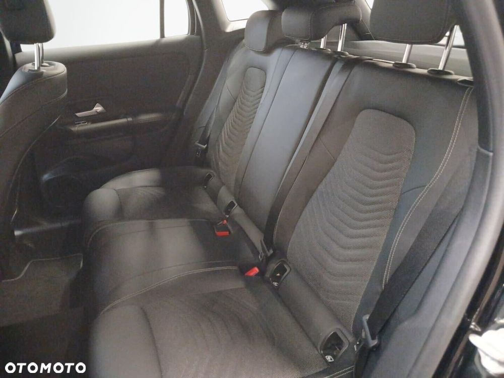 Mercedes-Benz GLA 180 d - 30