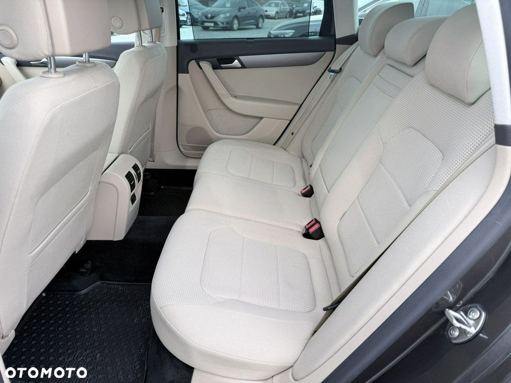 Volkswagen Passat - 29