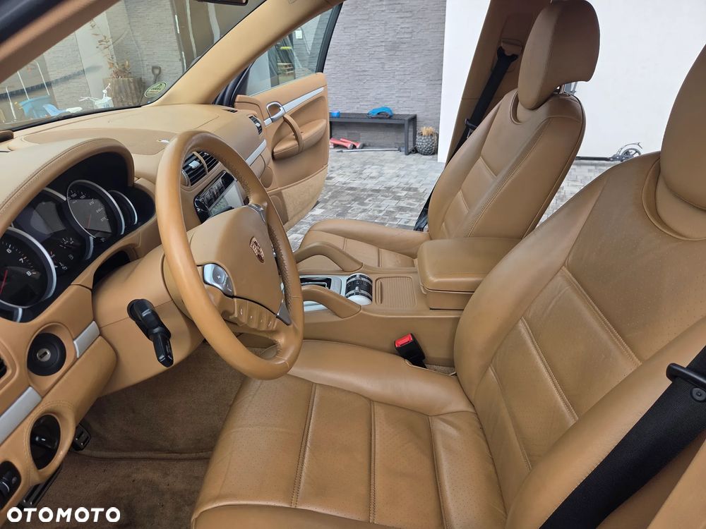 Porsche Cayenne - 23