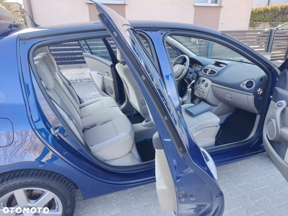 Renault Clio - 25