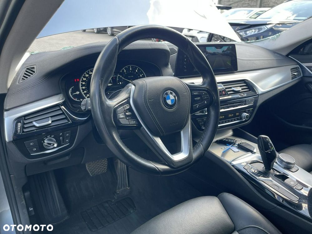 BMW Seria 5 540i xDrive GPF Luxury Line - 9