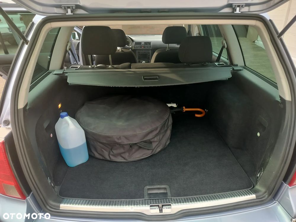 Volkswagen Bora Variant 2.0 - 12