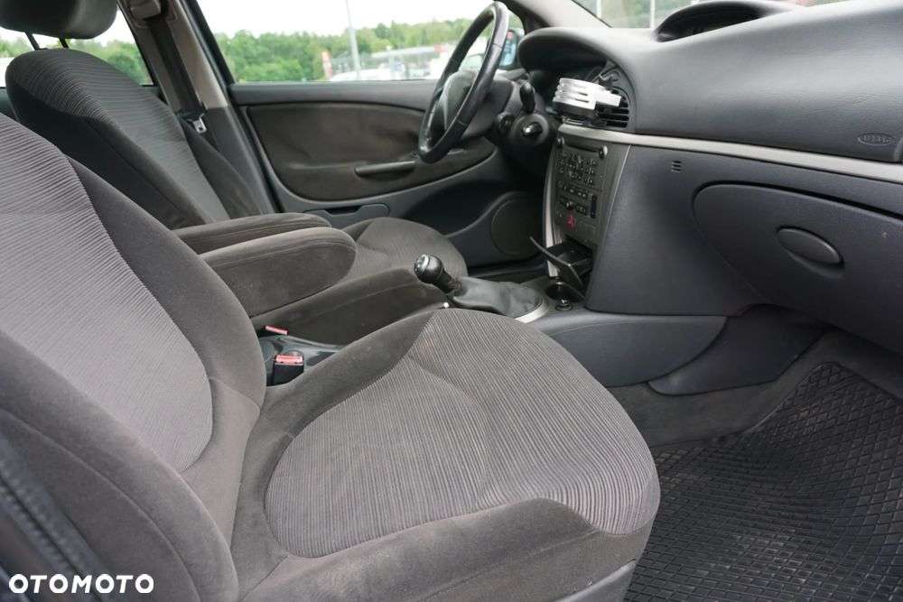 Citroën C5 Tourer HDi 110 FAP Confort - 16