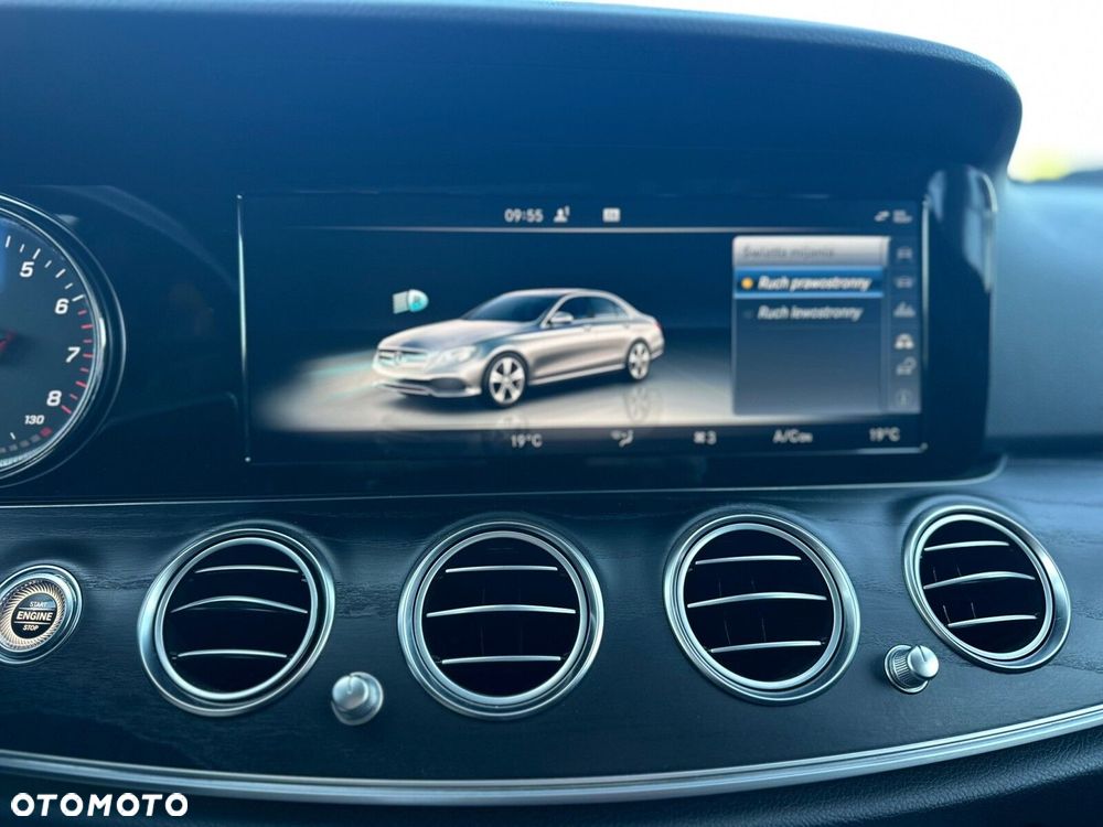 Mercedes-Benz Klasa E 400 4-Matic 9G-TRONIC - 21
