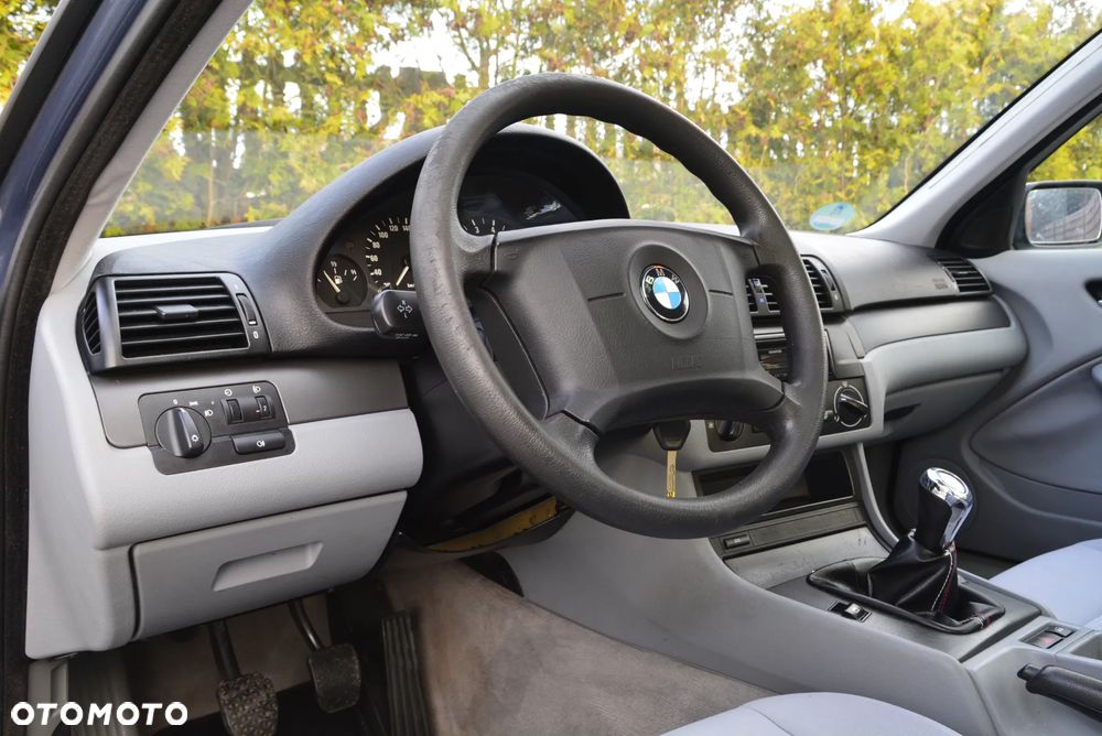 BMW Seria 3 318i - 30