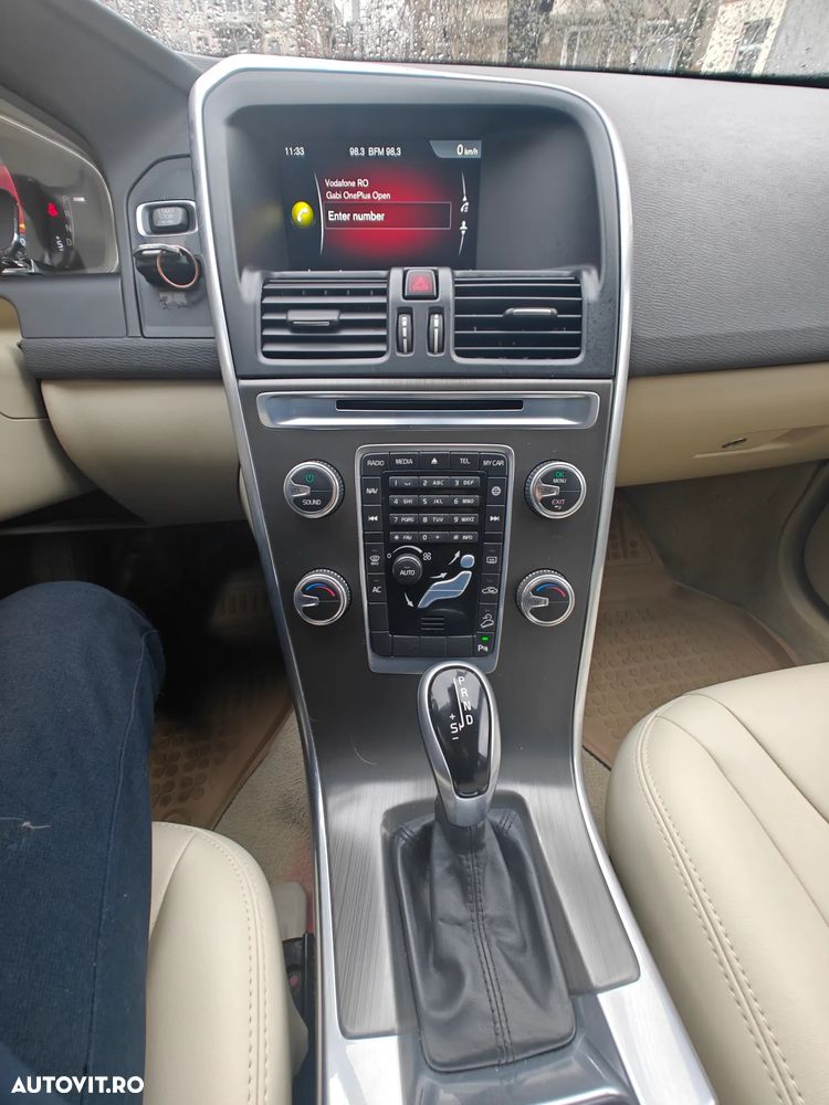 Volvo XC 60 D5 AWD Momentum - 7