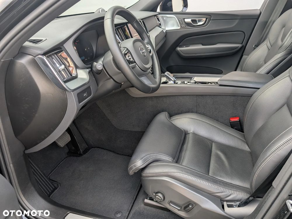 Volvo XC 60 B5 B AWD Ultimate Dark - 13