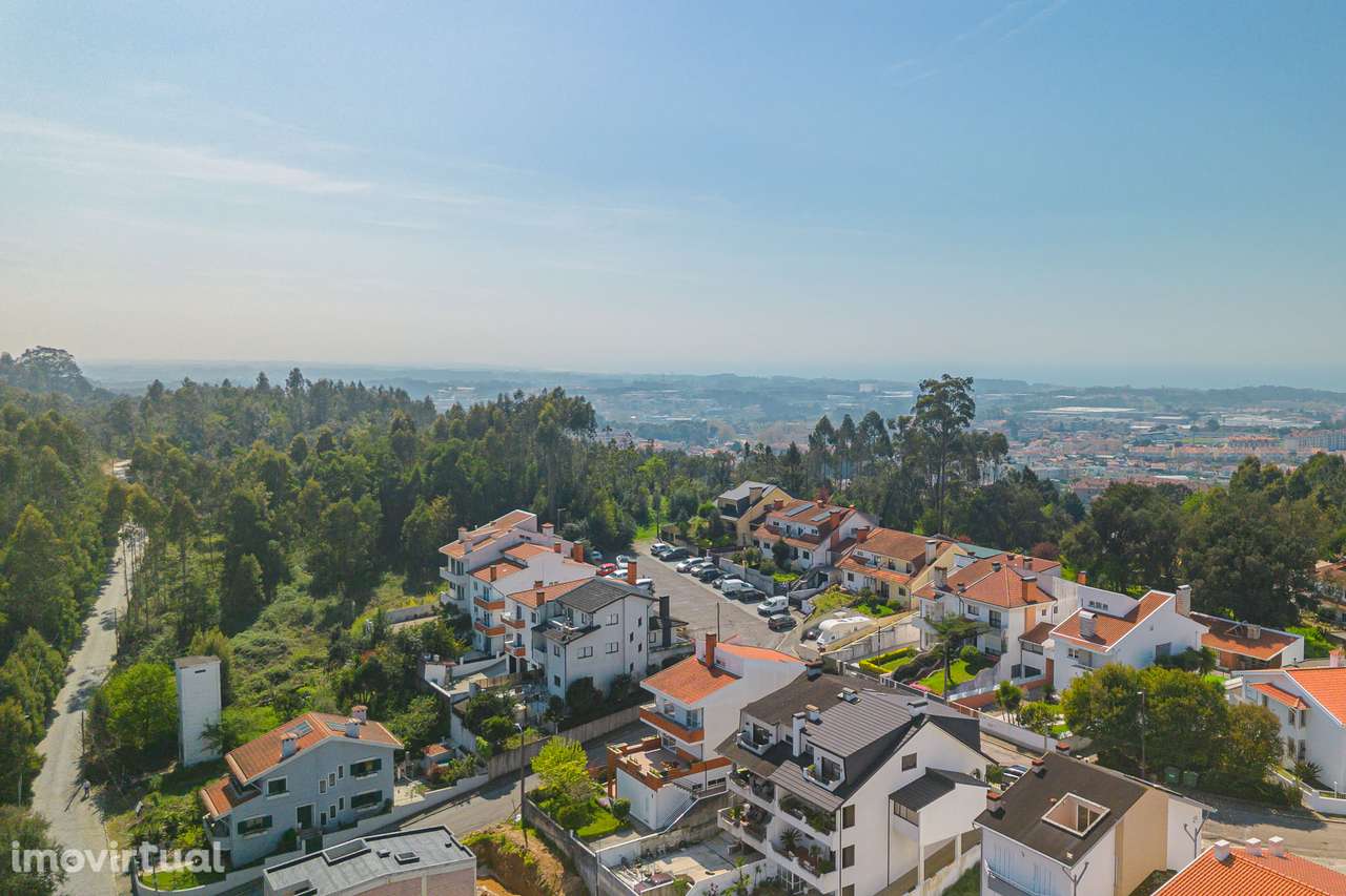 T3 Geminada com jardim, terraço e garagem em Canelas - Grande imagem: 5/33