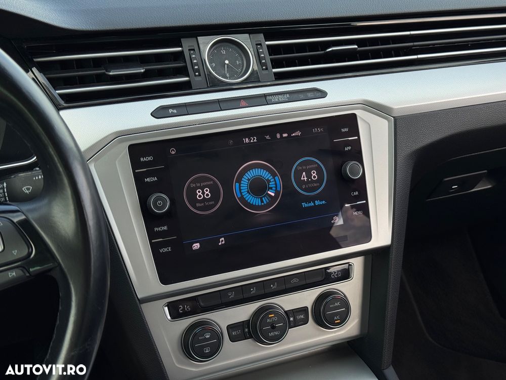 Volkswagen Passat - 25