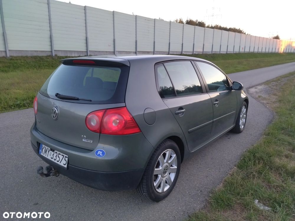 Volkswagen Golf 1.6 FSI Comfortline - 6