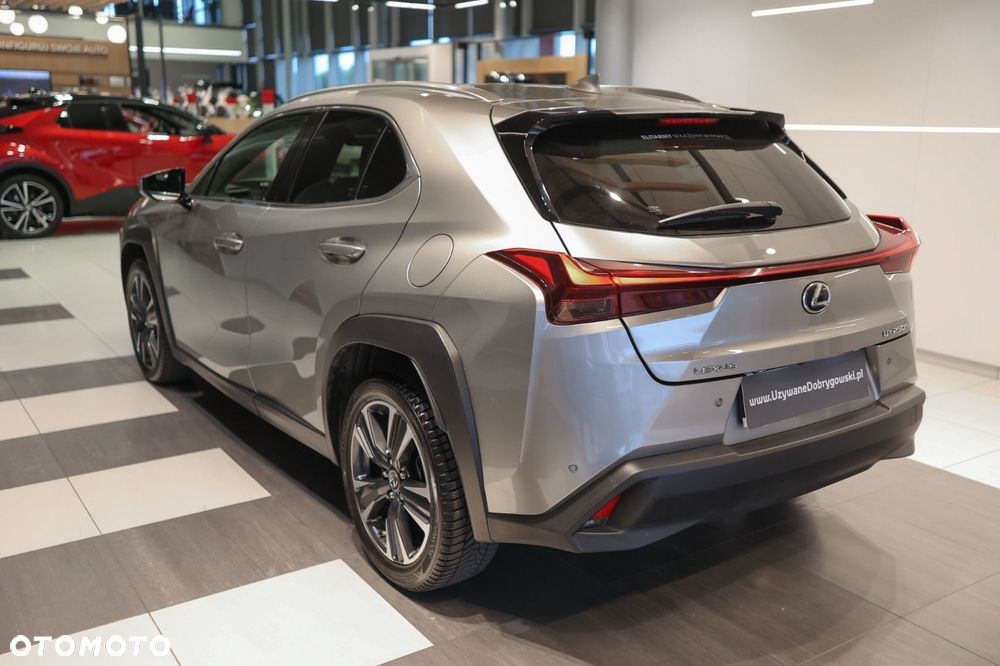 Lexus UX - 5