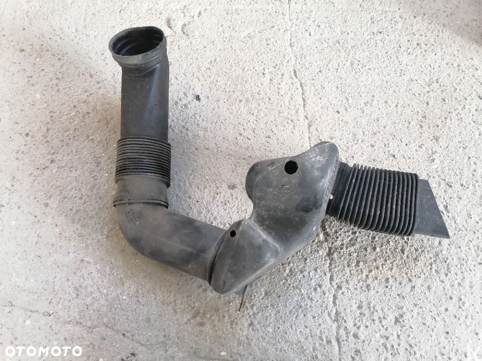 Przewód Rura Powietrza Chłodzenia Alternatora Audi A8 D2 2.8b 4D0 - 1