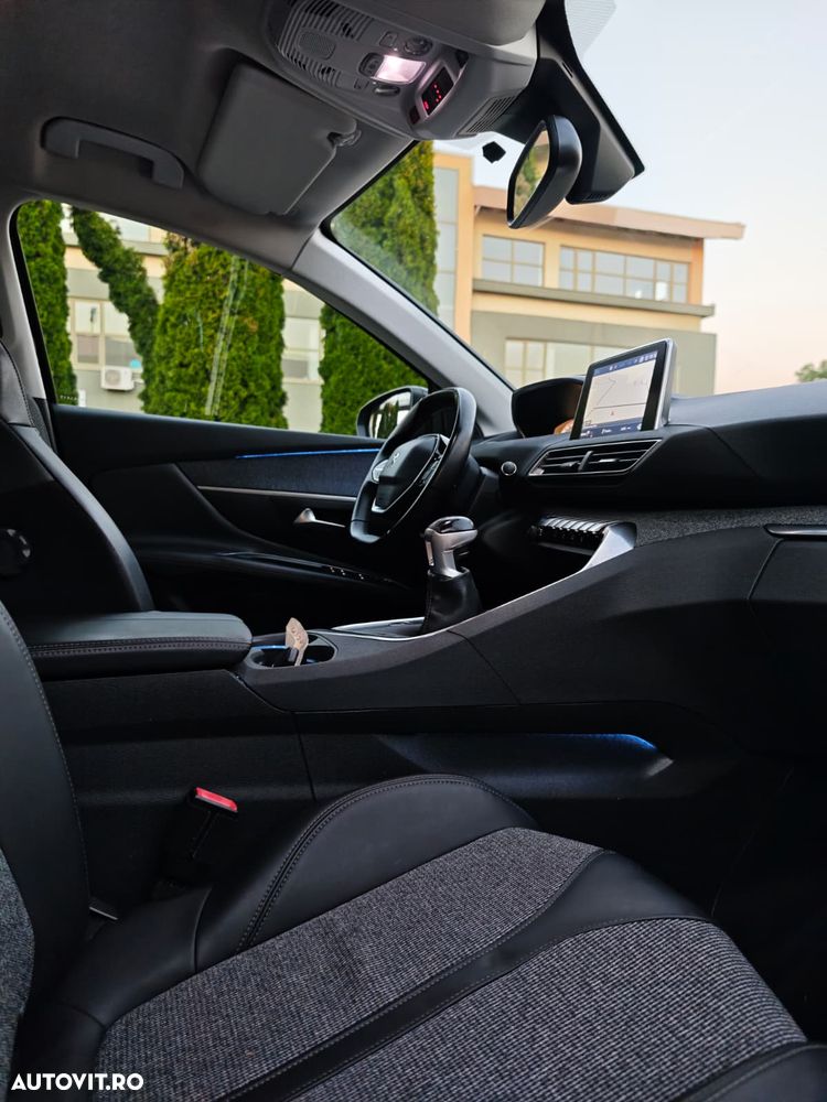 Peugeot 3008 1.2 PureTech Turbo S&S Allure - 14