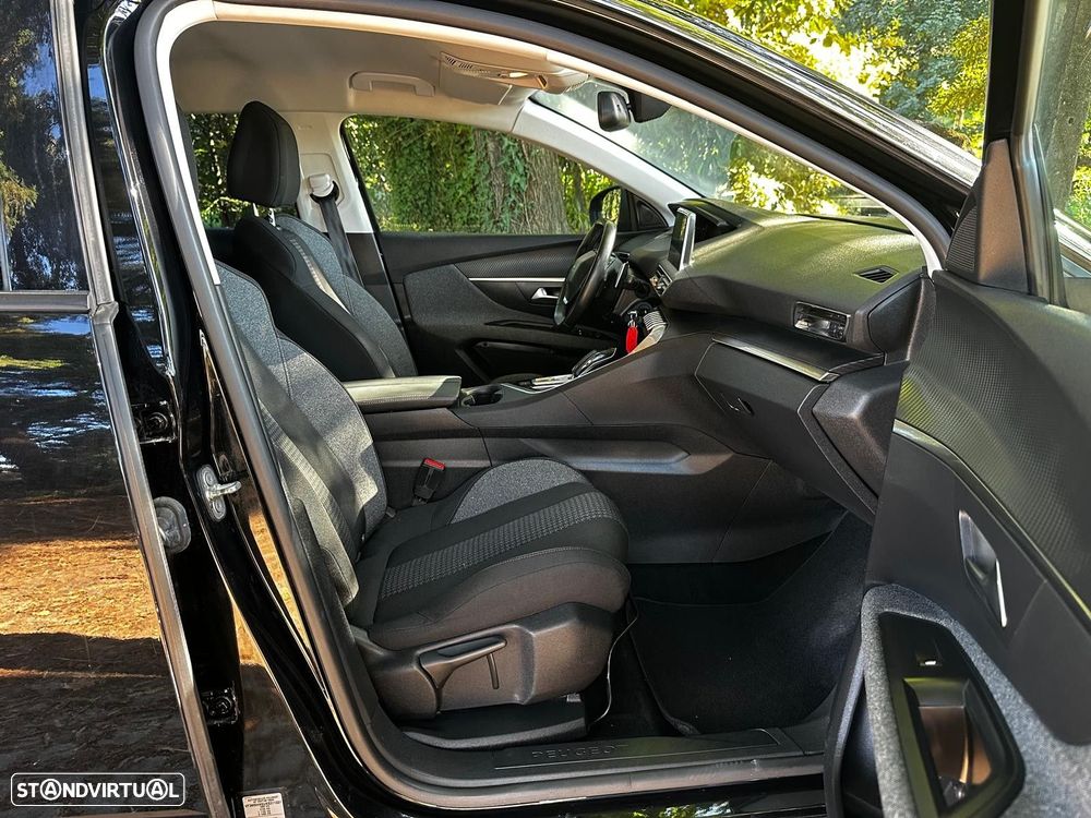 Peugeot 3008 1.2 PureTech Allure Pack EAT8 - 17