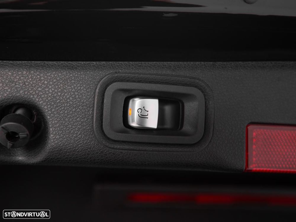 Mercedes-Benz E 300 de 4Matic 9G-TRONIC AMG Line - 16