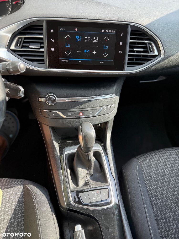 Peugeot 308 BlueHDi 120 EAT6 Stop & Start Active Business-Paket - 17