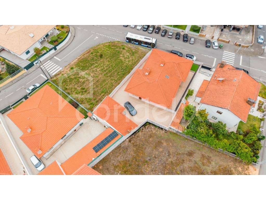 Moradia Térrea T4 de 4 Frentes em Santa Maria da Feira - Grande imagem: 5/60