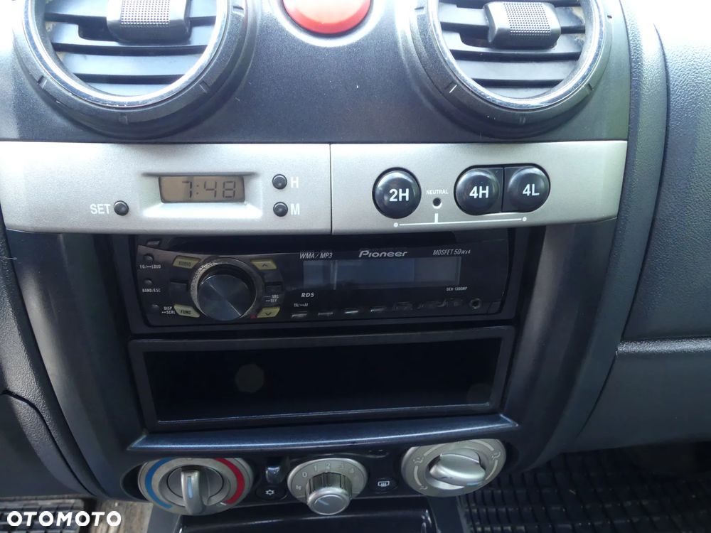 Isuzu D-Max 2.5d DC Custom - 23