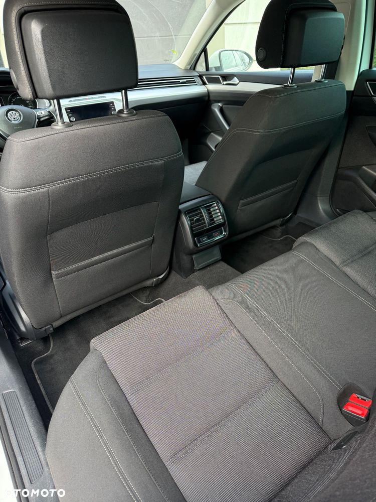 Volkswagen Passat - 10