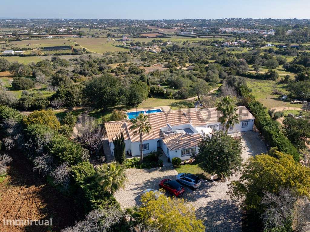 Moradia Isolada T6 com Piscina e Jardim - Grande imagem: 2/59