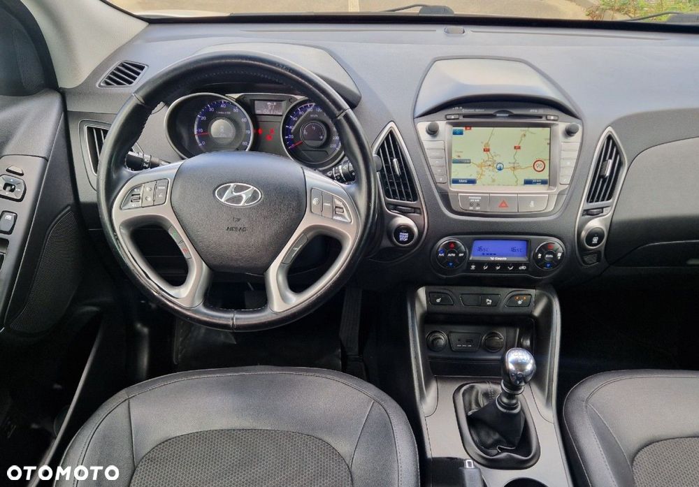 Hyundai ix35 1.6 2WD Fifa World Cup Edition - 29