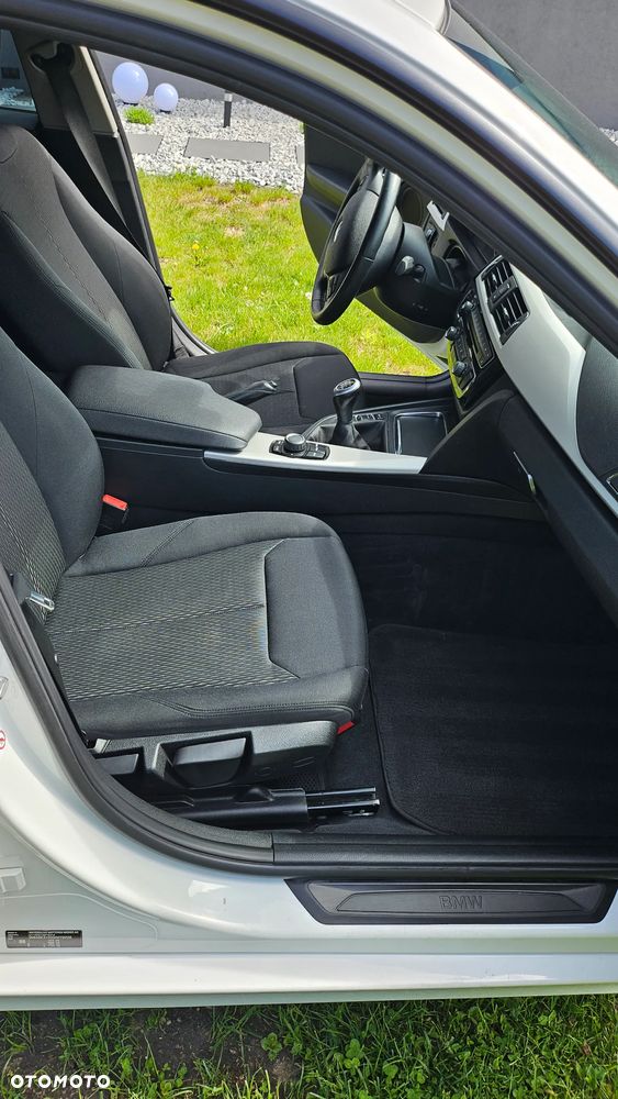 BMW Seria 3 318i - 7