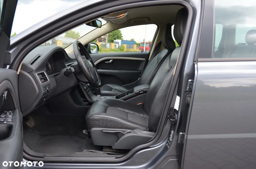 Volvo V70 2.4D Momentum - 8