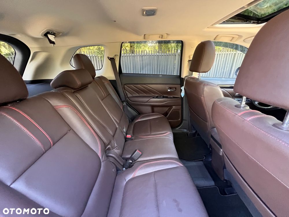 Mitsubishi Outlander 2.0 4WD Plus - 14