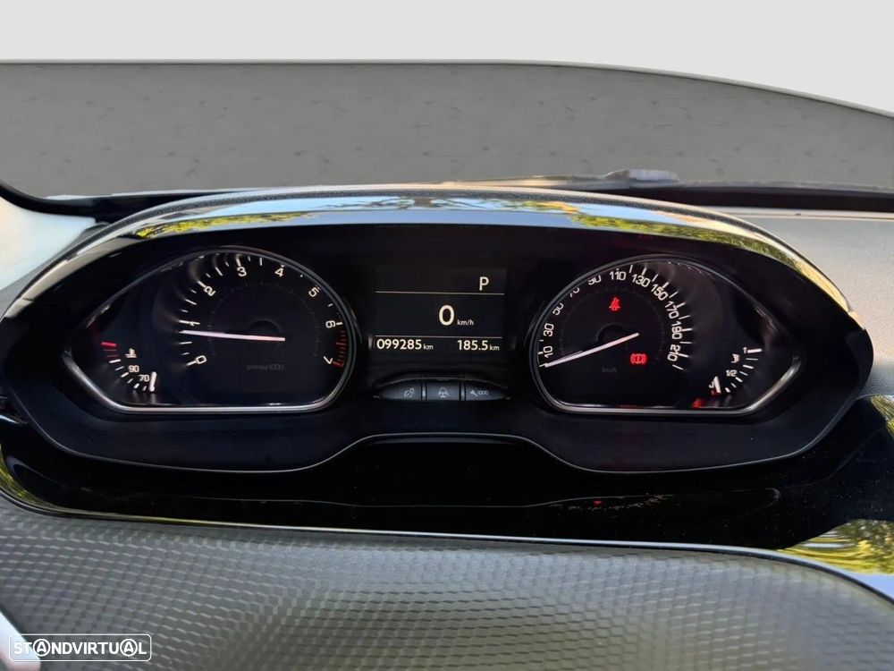 Peugeot 2008 1.2 PureTech Allure EAT6 - 10