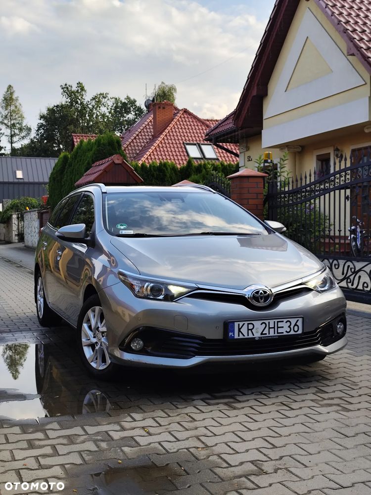 Toyota Auris 1.6 Premium - 8