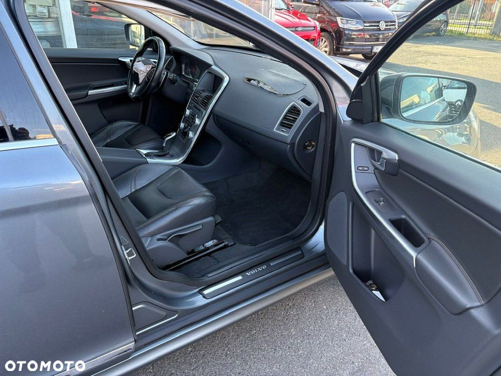 Volvo XC 60 D4 AWD Geartronic Momentum - 23
