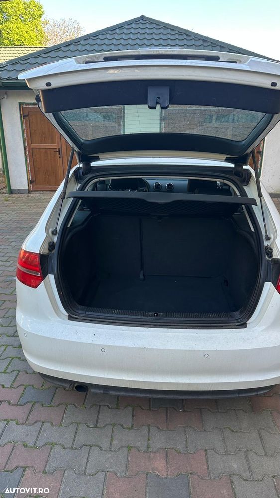 Audi A3 Sportback 1.6 TDI DPF Ambiente - 5
