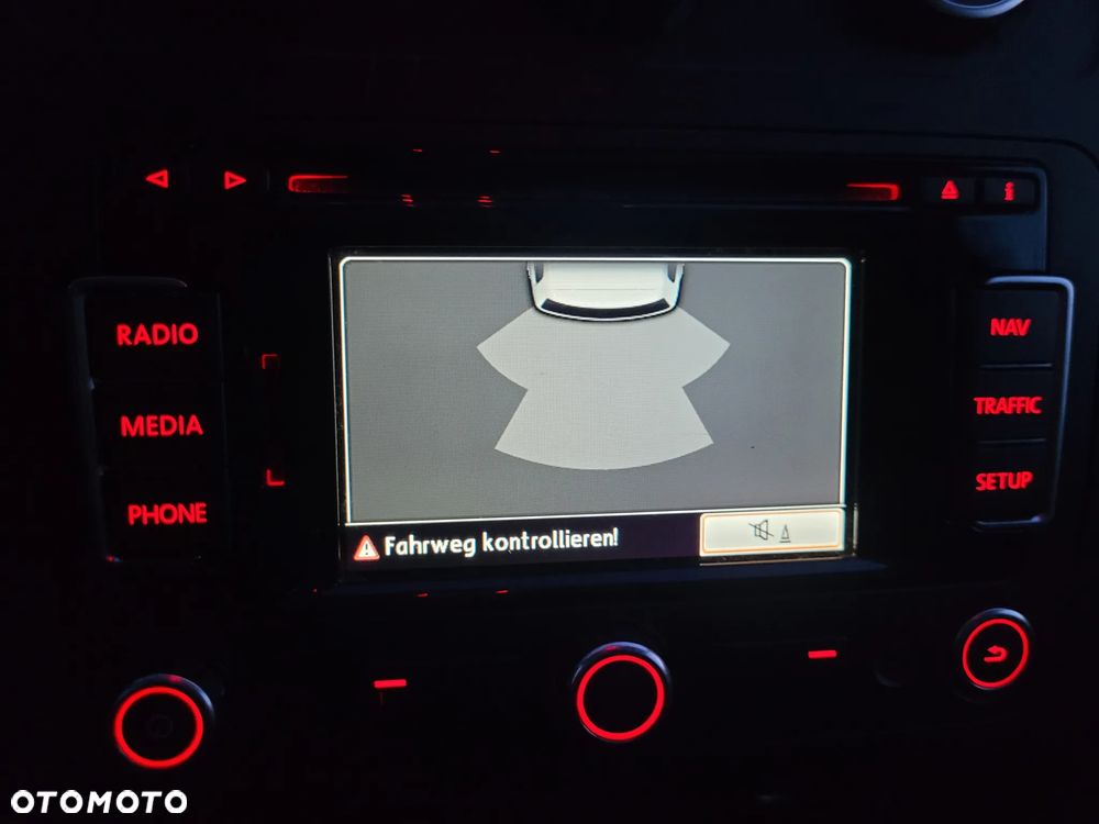 Volkswagen Touran 2.0 TDI DPF MATCH - 24