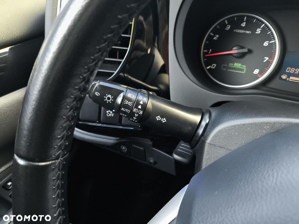 Mitsubishi Outlander - 13