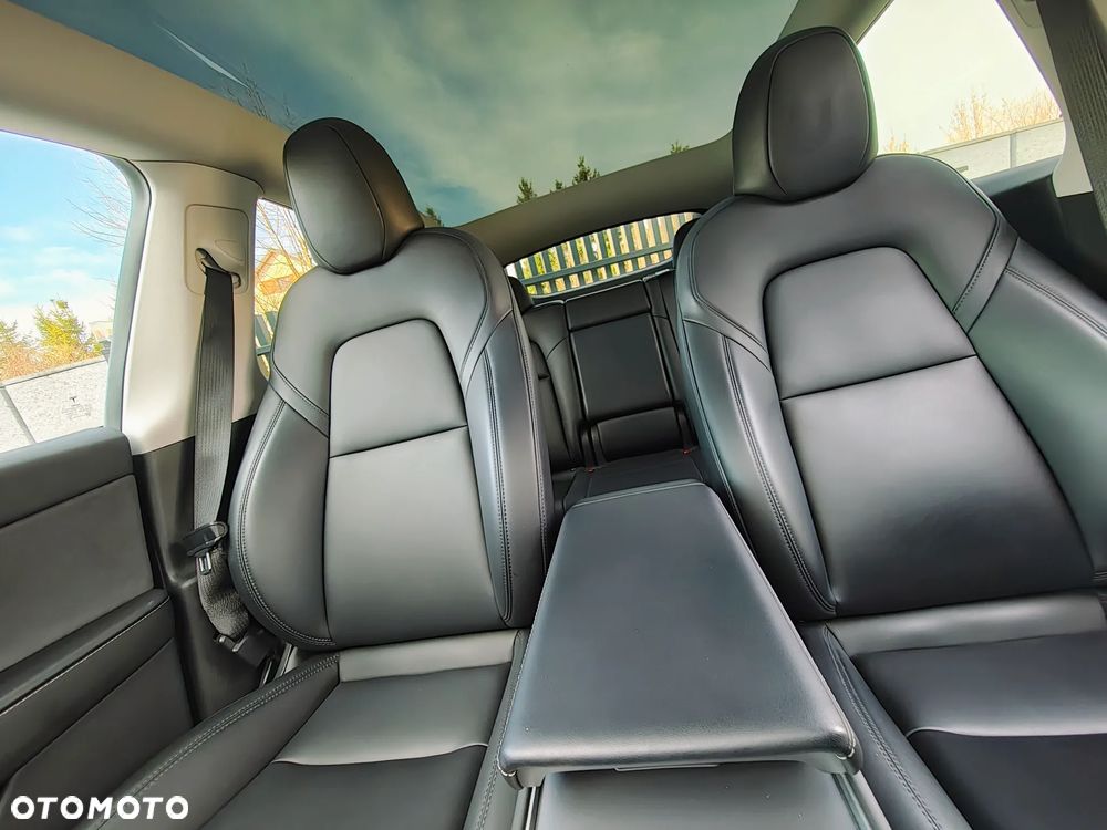 Tesla Y Long Range Dual Motor AWD - 17