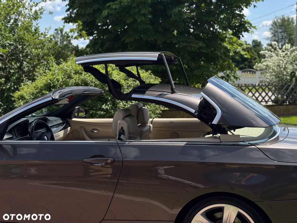 BMW Seria 3 320i Cabrio - 24