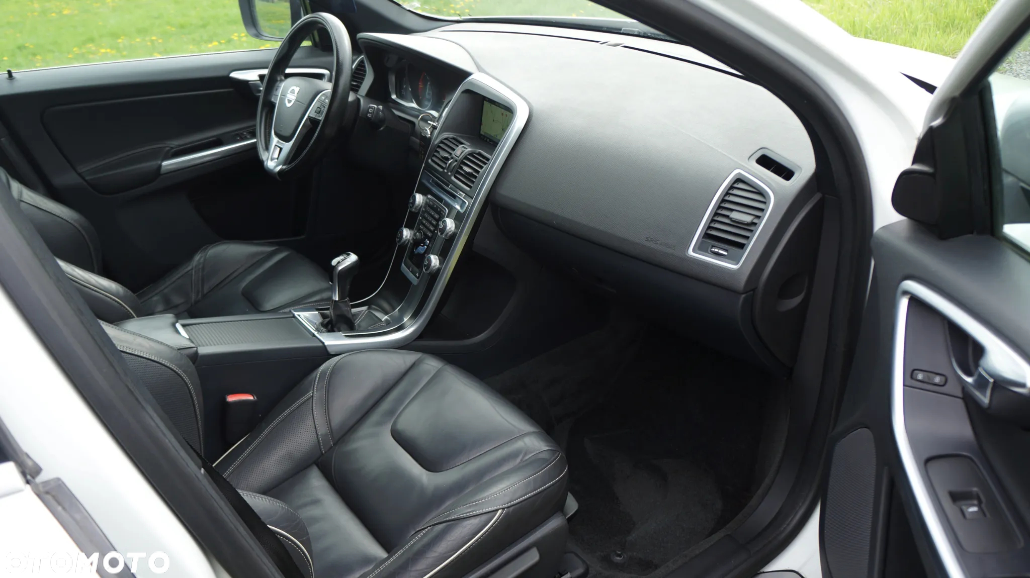 Volvo XC 60 D4 R-Design - 8
