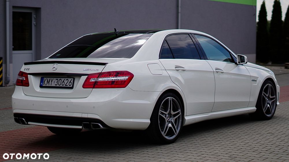 Mercedes-Benz Klasa E 63 AMG - 21
