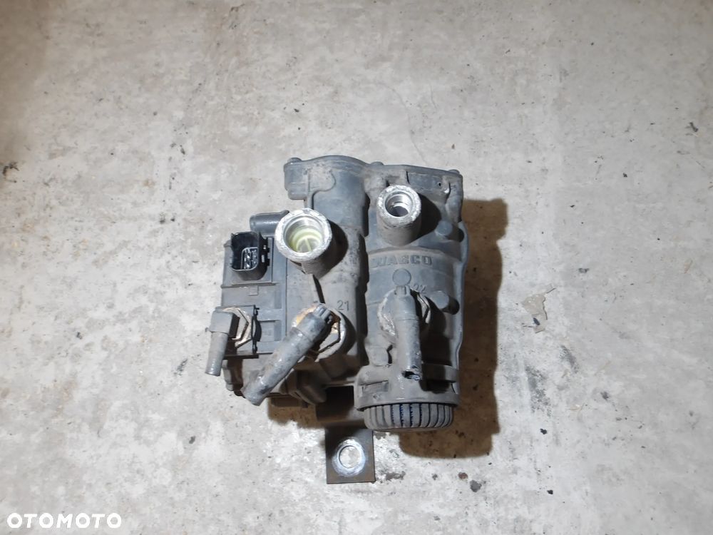 ZAWÓR PNEUMATYCZNY MERCEDES ACTROS MP4 2018r. 4728901016 - 1