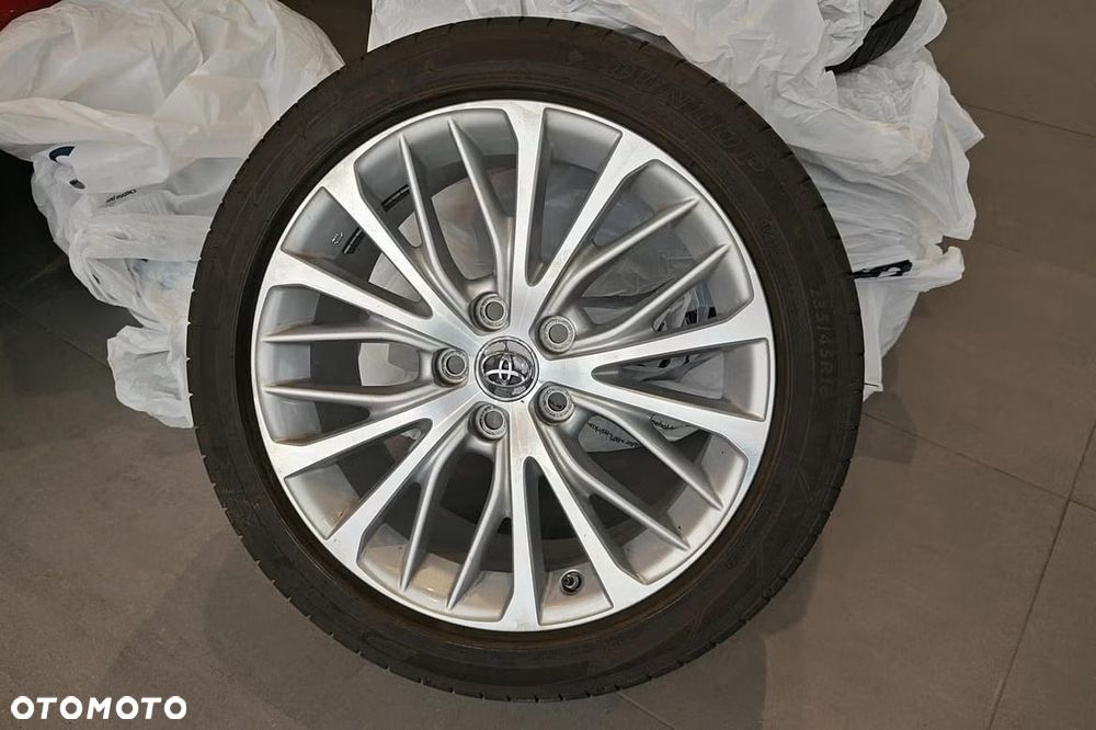 Toyota Camry Executive - 19