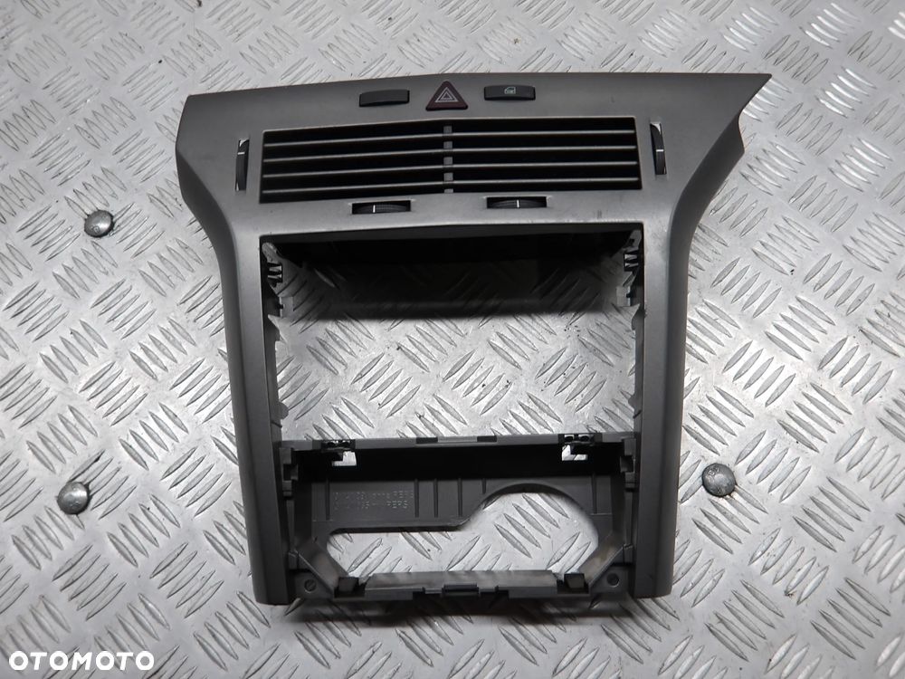 OPEL ASTRA H GTC 1.7CDTI RAMKA RADIA KRATKA NAWIEWU ŚRODKOWA 331985437 - 1
