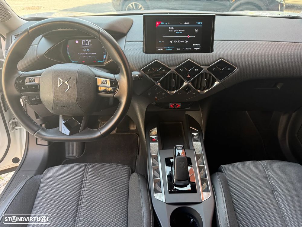 DS DS3 Crossback E-Tense Roofs of Paris - 16