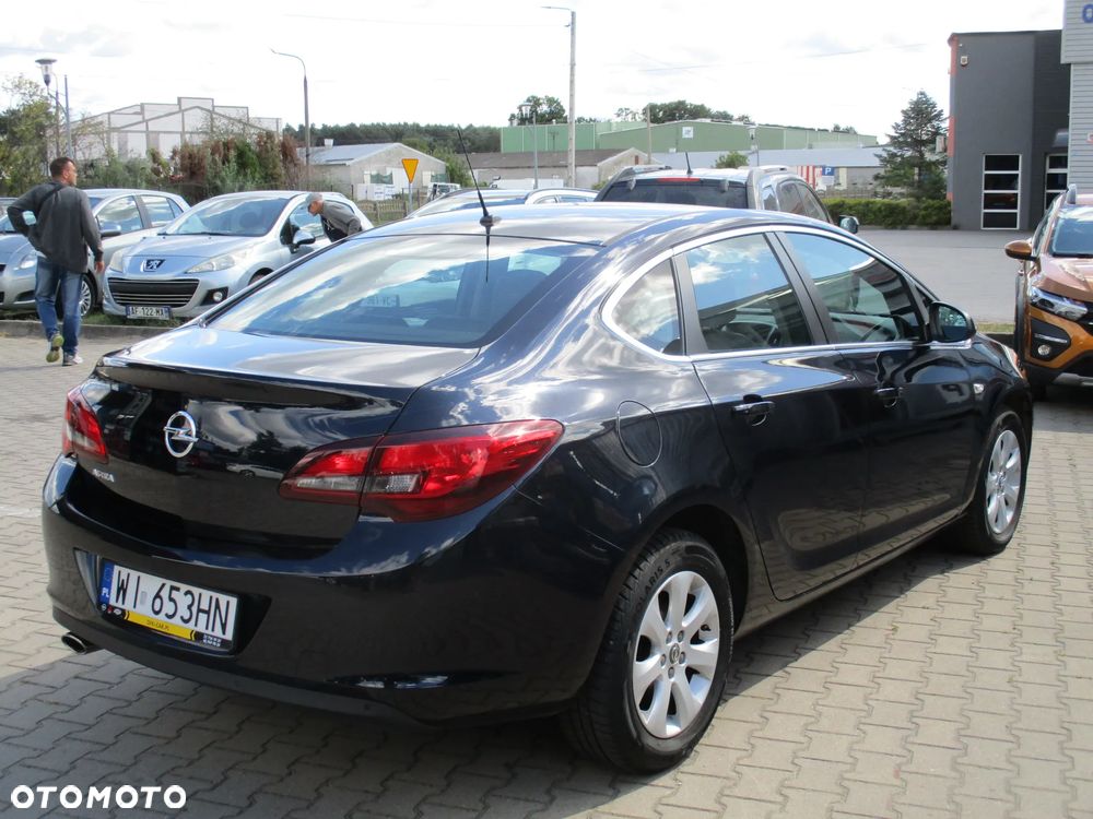 Opel Astra IV 1.4 T Executive EU6 - 5