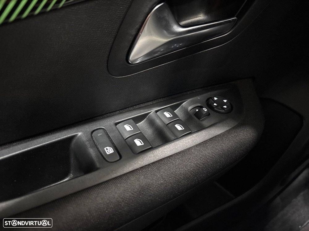 Peugeot 208 1.2 PureTech Active - 19