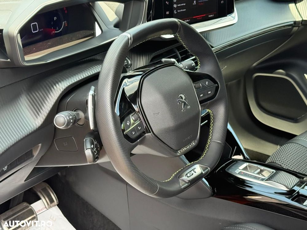 Peugeot 2008 PureTech 130 EAT8 GT Exclusive - 17