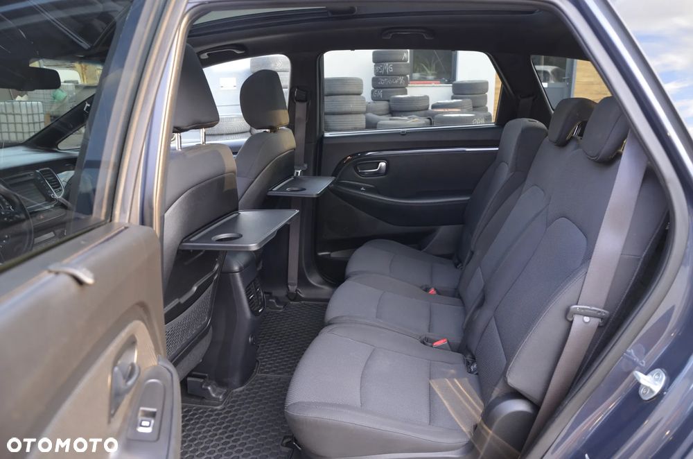 Kia Carens 2.0 GDI Edition 7 - 36