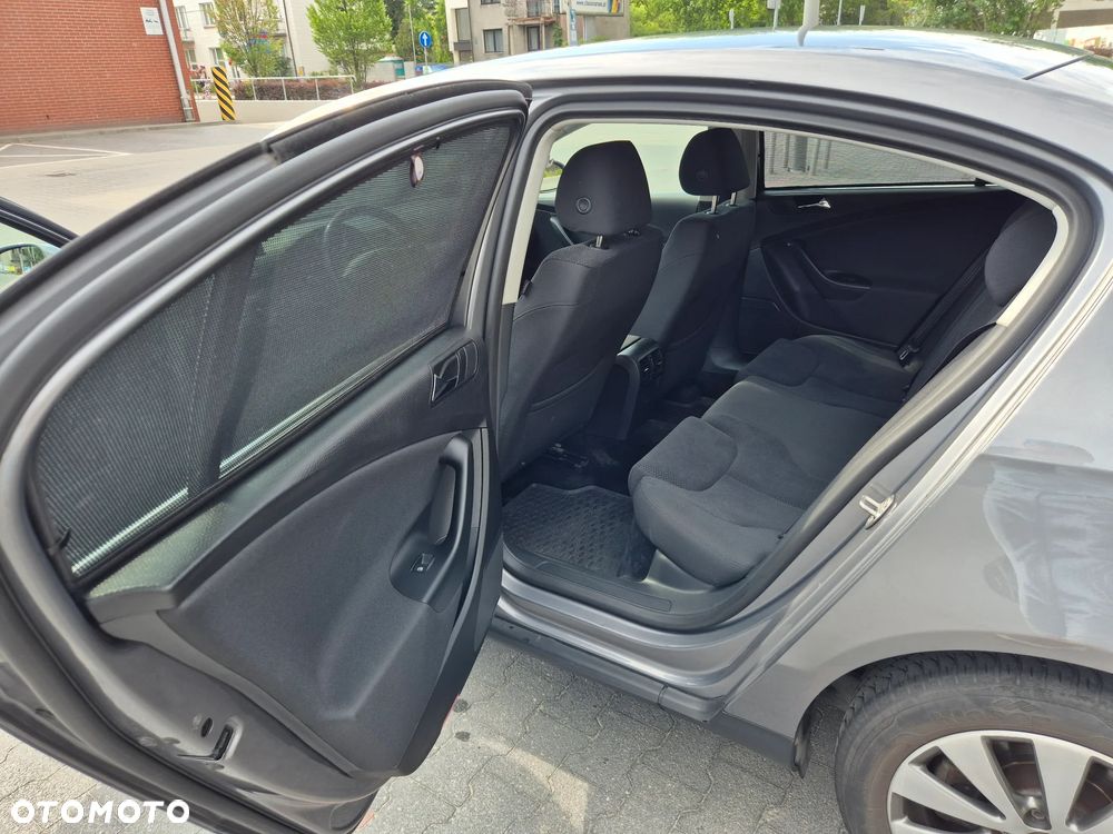 Volkswagen Passat 1.9 TDI DPF BlueMotion - 19