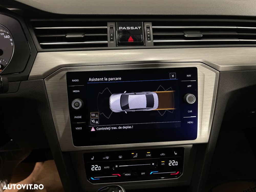 Volkswagen Passat 2.0 TDI Advance - 14