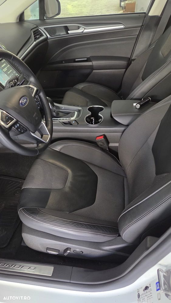 Ford Mondeo 2.0 TDCI PowerShift AWD Titanium - 32